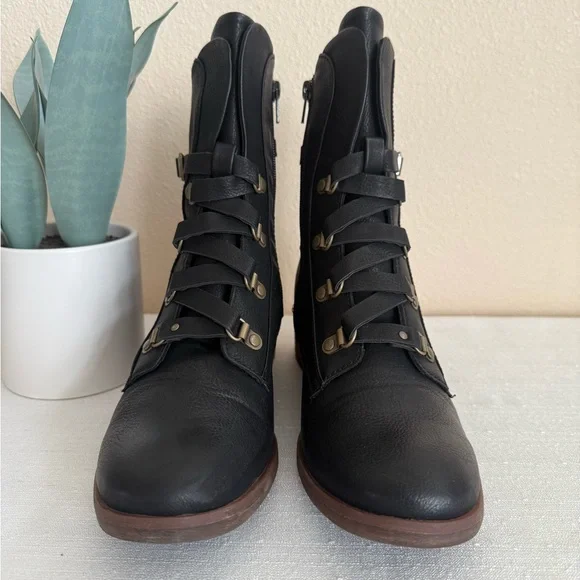 KORKS Reese Black Leather Buckle Lace Up Strap Heeled Ankle Boots - Picture 5 of 15